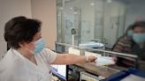 Alerta sanitaria por virus respiratorios: mascarillas serán obligatorias en servicios de urgencia a partir del 1 de abril - La Tercera