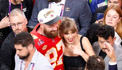 Taylor Swift hits Las Vegas Strip speakeasy during tour break