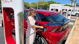 Bonaire inaugura la estación de Supercargadores Tesla más grande de València