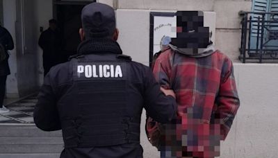 Insólito robo en Santa Fe: estaba detenido, lo liberaron y se llevó el celular de un policía