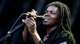 'Fast Car' songwriter Tracy Chapman felt she could be someone. At CMA Awards, she was a historic winner