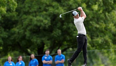 'Delete button': Steven Alker recovers from double-bogey, shoots 65 to lead at Firestone