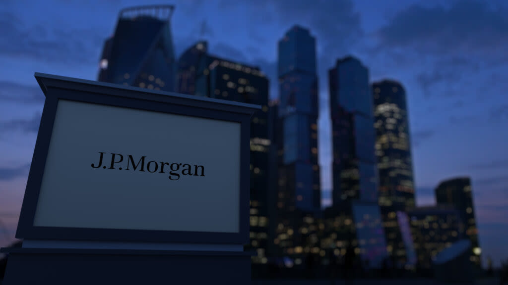 J.P. Morgan raises US recession probability to 35% due to labor market shifts | Invezz