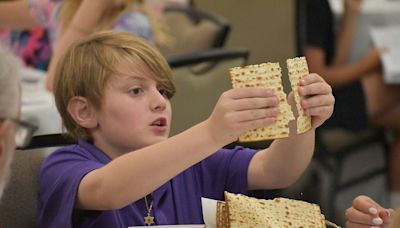 Families celebrate Passover at Temple Emanu-El feast | Your Observer