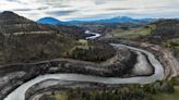 Water pouring out of crack in rural Utah dam puts nearby town at risk