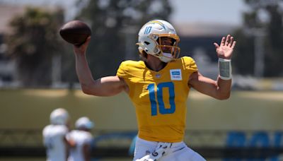 Chargers QB Justin Herbert has foot injury, expected to be ready for regular season