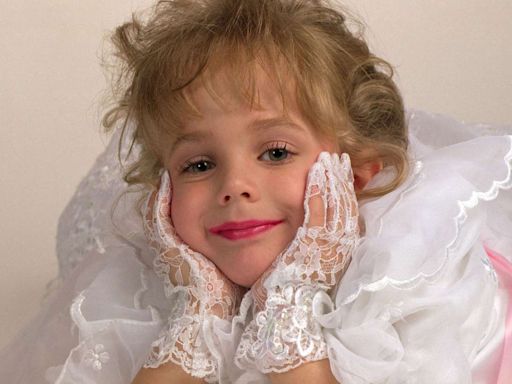 Melissa McCarthy and Clive Owen are playing JonBenét Ramsey's parents in new series