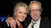 Jean Smart Explains Why She Angrily Called Out A Health Worker After Husband’s Death