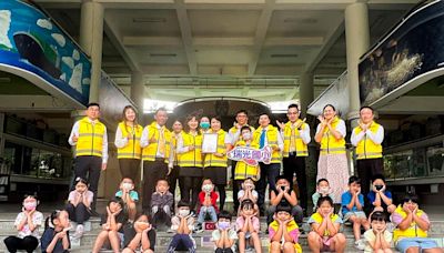 永慶加盟四品牌屏東經管會守護孩童和志工 捐390件導護背心