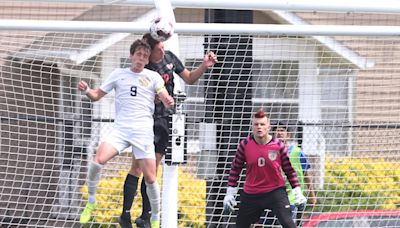 Gilbert boys soccer can't over come Bishop Heelan in state tournament semifinals
