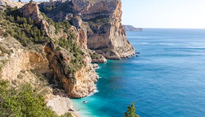 Las calas más bonitas de Alicante: un recorrido por las aguas cristalinas de la Costa Blanca