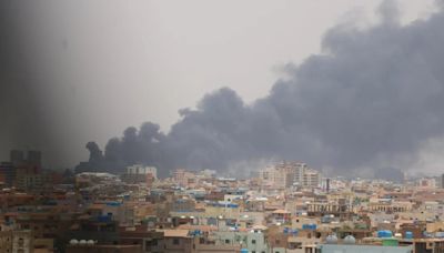 Guerra civil en Sudán: el Ejército y las paramilitares RSF se acusan mutuamente de destruir un puente clave de Jartum