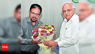 K Kailashnathan bids adieu after 18 years in CMO | Ahmedabad News - Times of India
