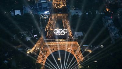 París lanza sus Olímpicos con lluviosa y colorida ceremonia en el Sena