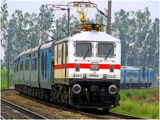 Over 40 Trains Cancelled, 22 Rescheduled After Goods Train Derails At Palghar; Mumbai Locals Also Affected