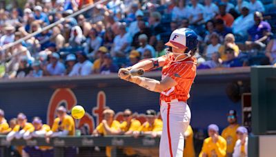No. 4-seeded Florida softball shuts out No. 5-seeded Oklahoma State in WCWS debut - The Independent Florida Alligator