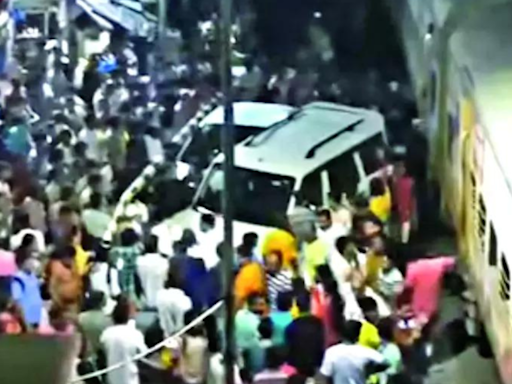 Viral video: Train collides with 2 cars in Kolkata; miraculous escape for drivers | Kolkata News - Times of India