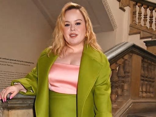 Nicola Coughlan, la Penelope di "Bridgerton" è pronta a uscire dall'ombra: le dichiarazioni, il bodyshaming e i pregiudizi