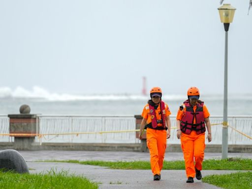 Thousands evacuated as Super Typhoon Krathon approaches Taiwan