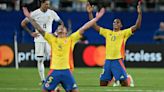 A punta de sonrisas, baile y reguetón, jugadores de Colombia celebraron el paso a la final