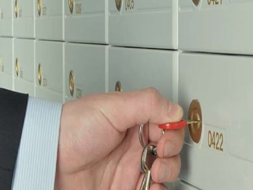 Chinese Woman Asks Friend To Store Father’s Ashes In Locker To Save Money, Internet In Shock - News18