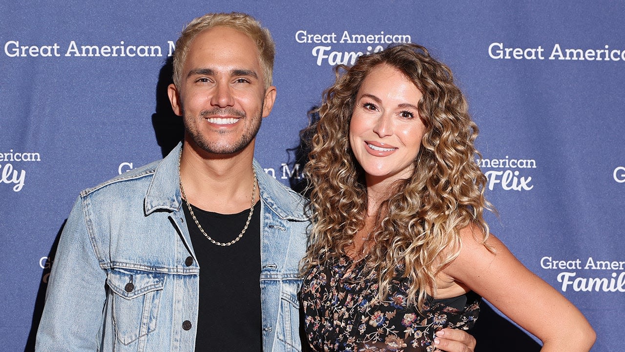 Alexa PenaVega Makes Red Carpet Return After Daughter's Stillbirth