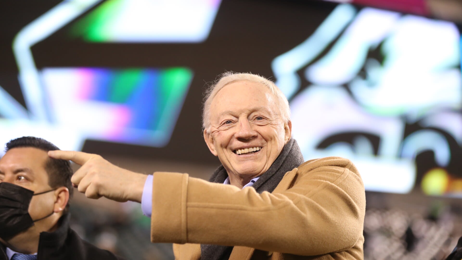After eventful first day of trial, Jerry Jones is scheduled to testify on Tuesday