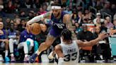 Ball luce en 4to periodo; Hornets se imponen a Spurs y cortan racha de 6 derrotas