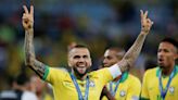 Dani Alves lleva sus locuras a los Pumas y revoluciona el fútbol mexicano