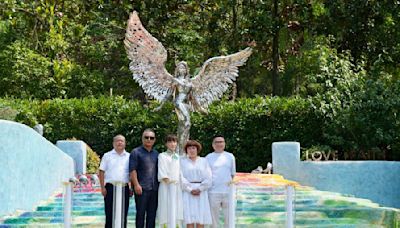 CoCo李玟紀念雕像座落烈士陵園，遭質疑「她是否有資格在這裡立雕像？」