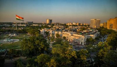 Delhi Experiences Maximum Temperature Of 38.8 Degrees, Air Quality Reaches 'Moderate' Category