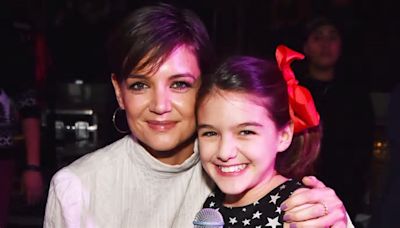 Suri Cruise Proves She's A Normal 18-Year-Old On Her Birthday In New Photo (Good Job, Katie Holmes)