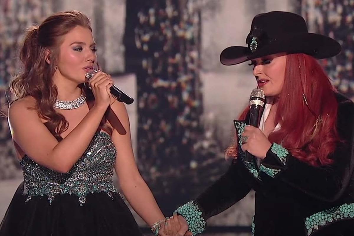 Wynonna Judd performs "Coal Miner's Daughter" with Loretta Lynn's granddaughter Emmy Russell on 'American Idol': She's "carrying on what their ancestors started"