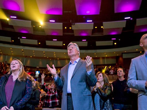 Pastor Robert Morris resigns from Gateway Church after child sex abuse allegation