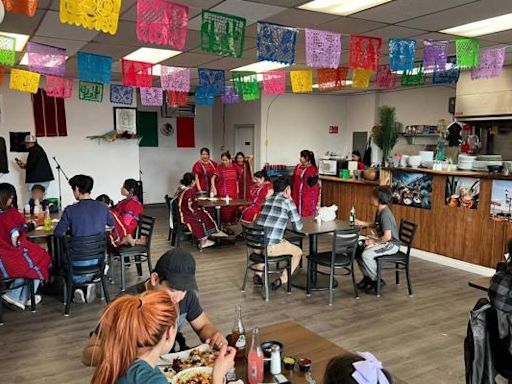 “Salsa oaxaqueña”. Restaurante de hermanos triquis de Oaxaca triunfa en Alaska