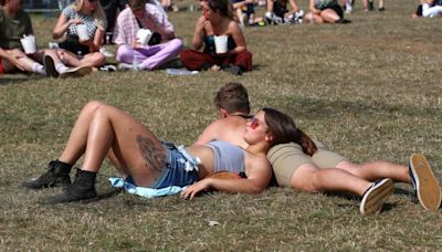 London weather sees heat health alert issued with temperatures soaring to 30°C