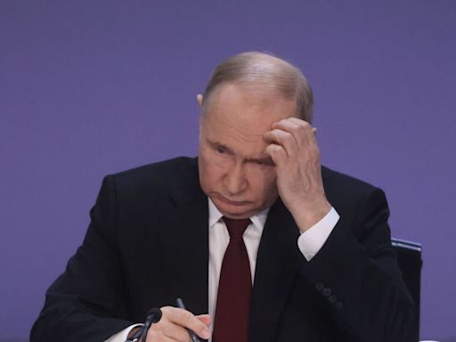 Vladimir Putin reeling as four-factors mean he's 'sure to lose Ukraine war'