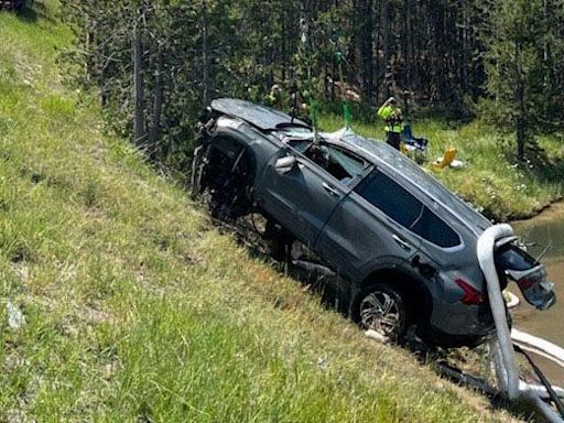 Yellowstone pulls fully submerged vehicle from thermal feature in the park