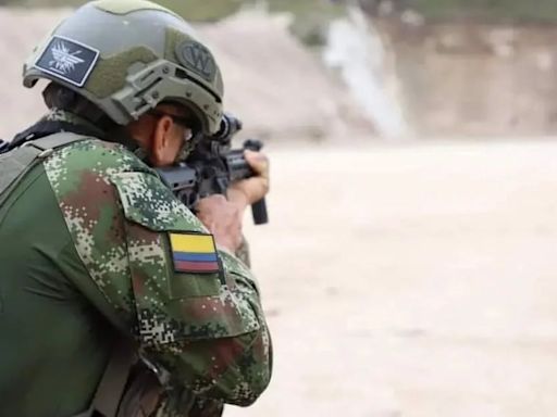 Militares ecuatorianos encontraron uniformes colombianos tras enfrentamiento contra bandas criminales