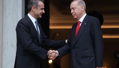 Mitsotakis y Erdogan apuestan por la cooperación en víspera de la visita del líder griego a Turquía