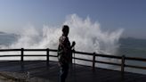 Pescador morre após barco virar com ressaca no mar da Barra da Tijuca, na Zona Oeste