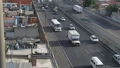 Transportistas y taxistas bloquean vías principales de Edomex; acusan afectaciones por obras del Tren Suburbano