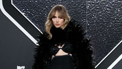 Suki Waterhouse se confie sur sa vie de famille avec Robert Pattinson