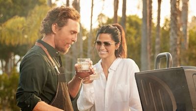 Matthew McConaughey sugere que esteja nu em churrasco com esposa brasileira