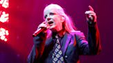 Garbage singer Shirley Manson halts concert to break up a fight: 'I don't have patience for this s---'