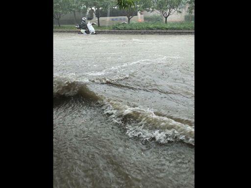 (影) 在北京看海? 暴雨大淹水 湘潭決口破百成澤國 當局隱匿災情