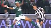 Palmeiras otra vez en semifinales, con dos jugadores menos y una brutal patada sobre Matías Zaracho