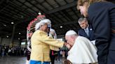 El Papa llega a Canadá en un viaje de "penitencia" por los abusos contra los indígenas