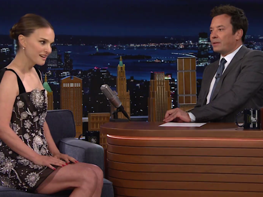 Natalie Portman apprend à Jimmy Fallon la phrase en verlan qu’elle maîtrise parfaitement