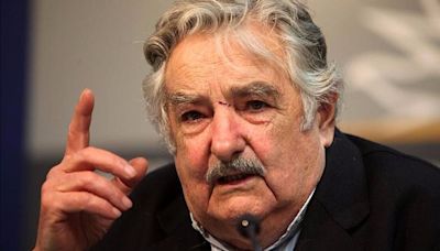 José Mujica reaparece bailando en evento del Frente Amplio en Uruguay tras anunciar que padece cáncer